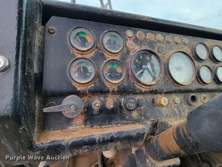 image for item ME9660 1984 John Deere 862  elevating scraper