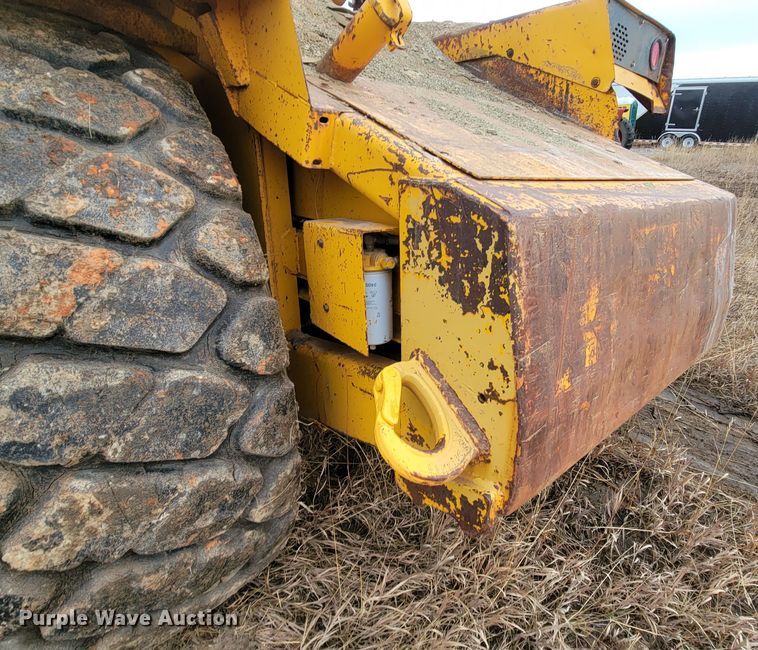 image for item ME9660 1984 John Deere 862  elevating scraper