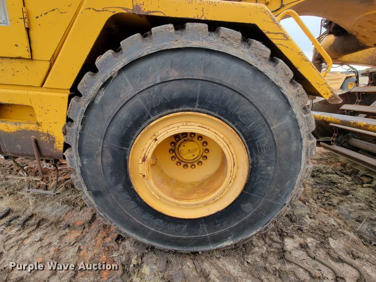 image for item ME9660 1984 John Deere 862  elevating scraper