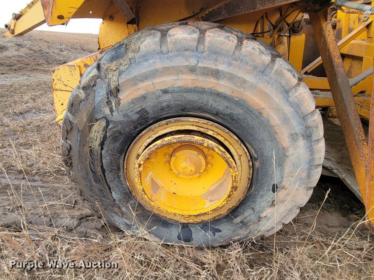 image for item ME9660 1984 John Deere 862  elevating scraper