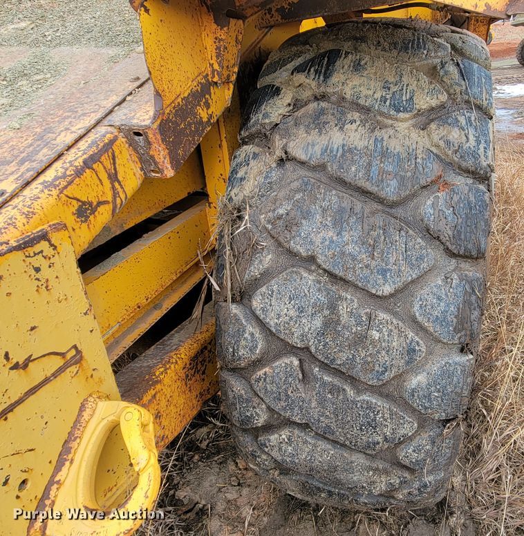 image for item ME9660 1984 John Deere 862  elevating scraper