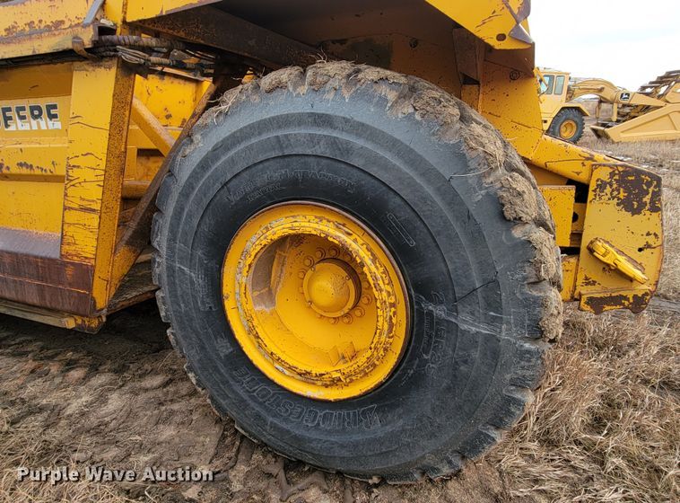 image for item ME9660 1984 John Deere 862  elevating scraper