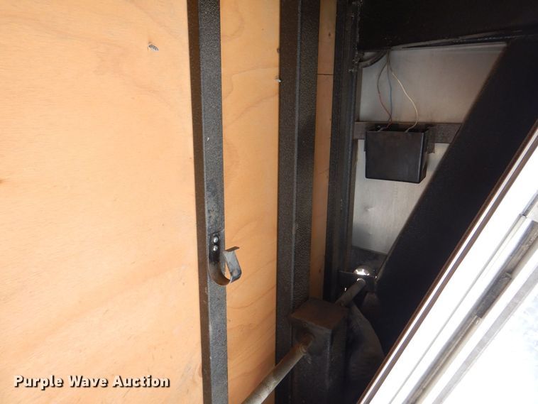 image for item MJ9978 2006 H&H  enclosed cargo trailer