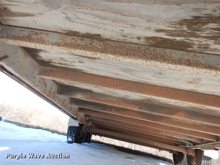 image for item MJ9978 2006 H&H  enclosed cargo trailer