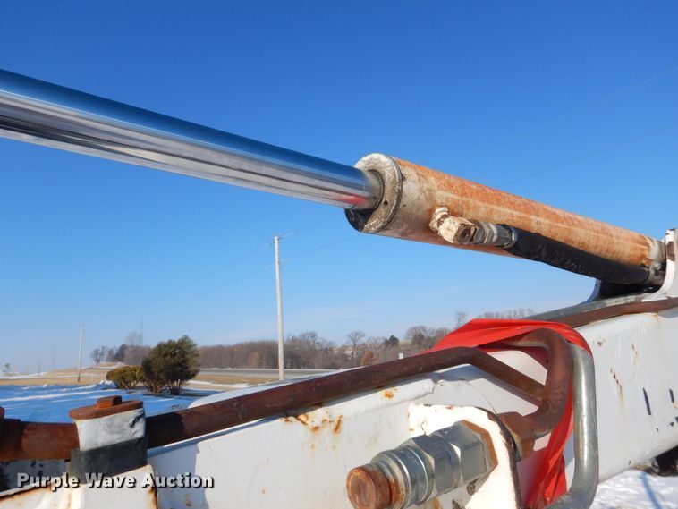 image for item MJ9979 1997 Bobcat 331  mini excavator