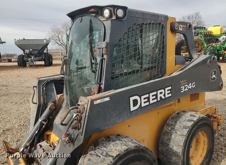 image for item MM9965 2019 John Deere 325G  skid steer loader