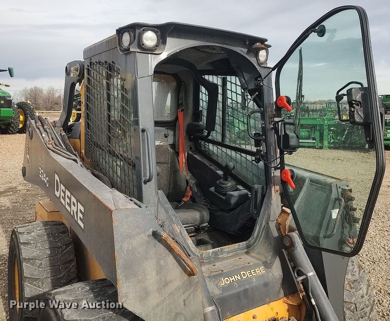 image for item MM9965 2019 John Deere 325G  skid steer loader