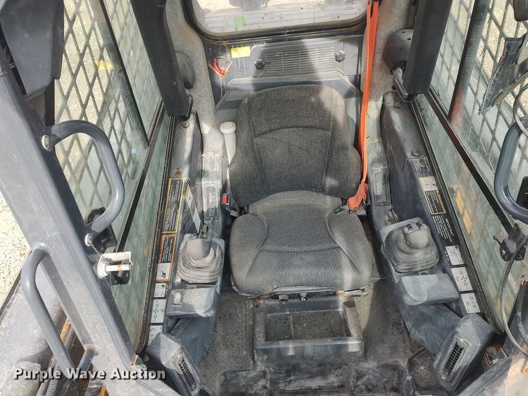 image for item MM9965 2019 John Deere 325G  skid steer loader