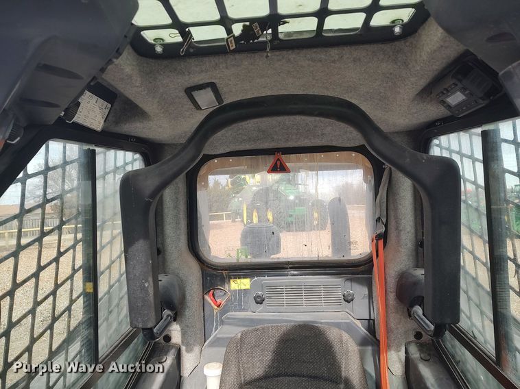 image for item MM9965 2019 John Deere 325G  skid steer loader