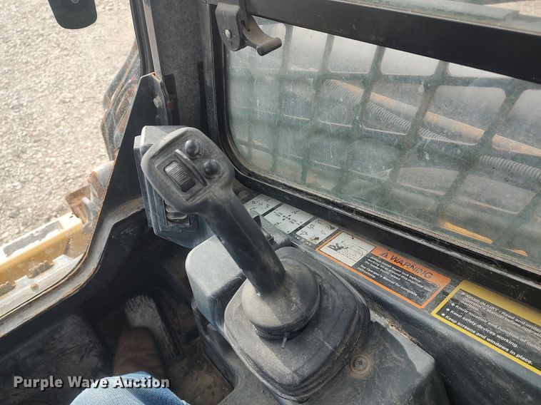 image for item MM9965 2019 John Deere 325G  skid steer loader