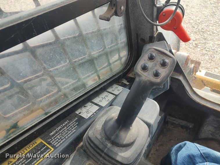 image for item MM9965 2019 John Deere 325G  skid steer loader