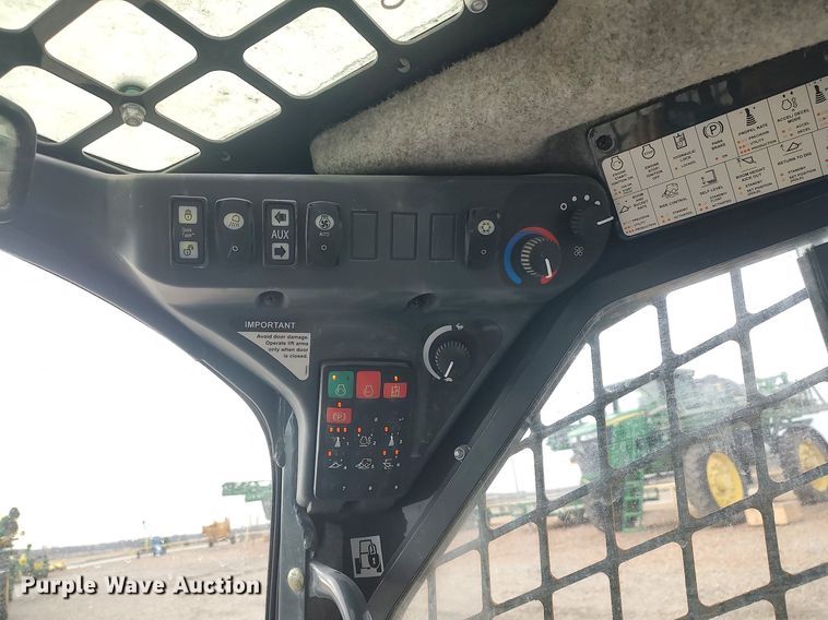 image for item MM9965 2019 John Deere 325G  skid steer loader