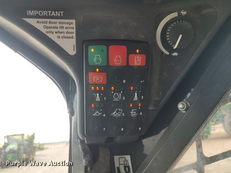 image for item MM9965 2019 John Deere 325G  skid steer loader