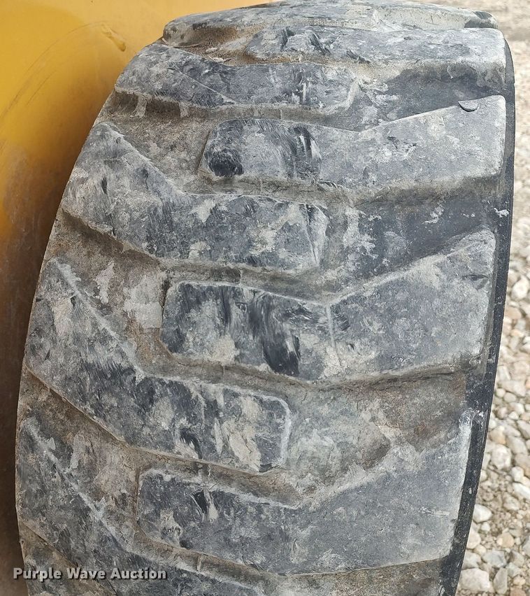 image for item MM9965 2019 John Deere 325G  skid steer loader