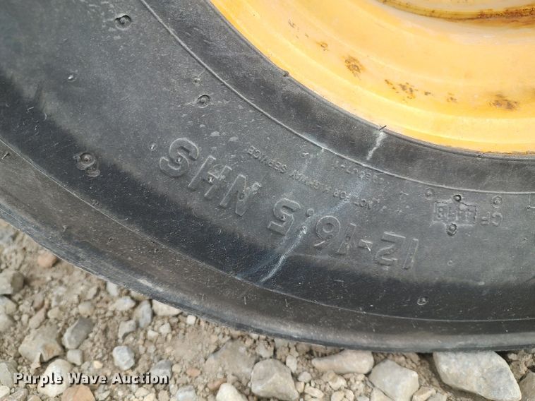 image for item MM9965 2019 John Deere 325G  skid steer loader