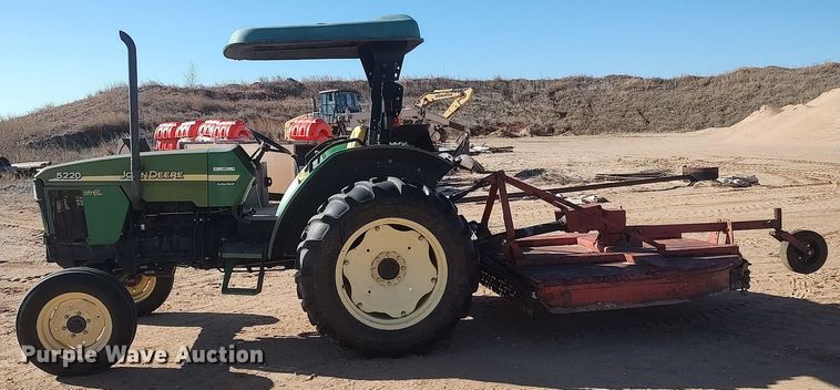 image for item MN9027 2002 John Deere 5220  tractor