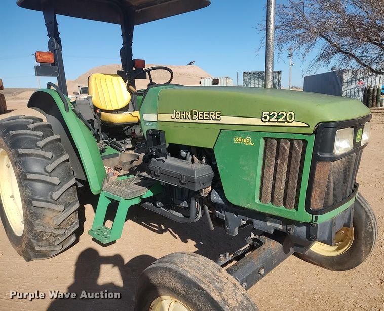 image for item MN9027 2002 John Deere 5220  tractor