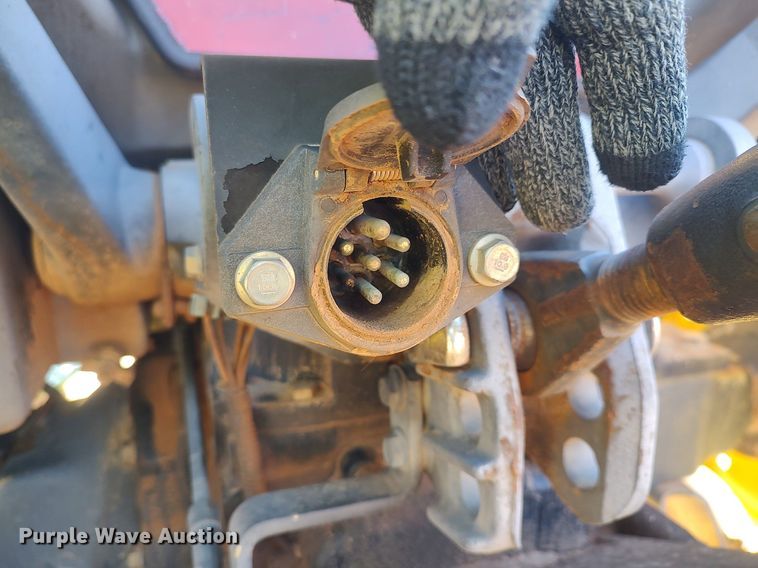 image for item MN9027 2002 John Deere 5220  tractor