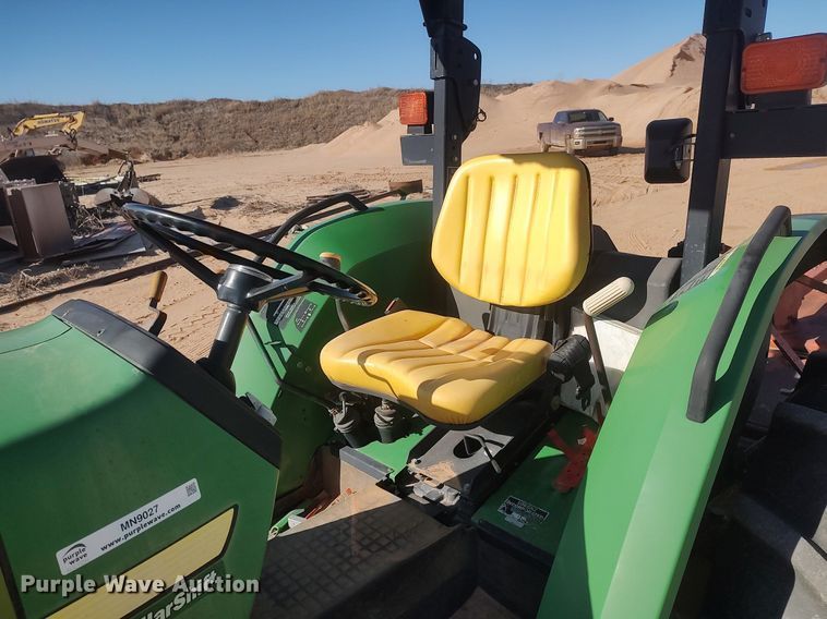 image for item MN9027 2002 John Deere 5220  tractor