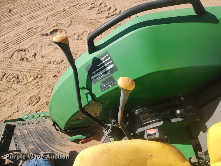 image for item MN9027 2002 John Deere 5220  tractor