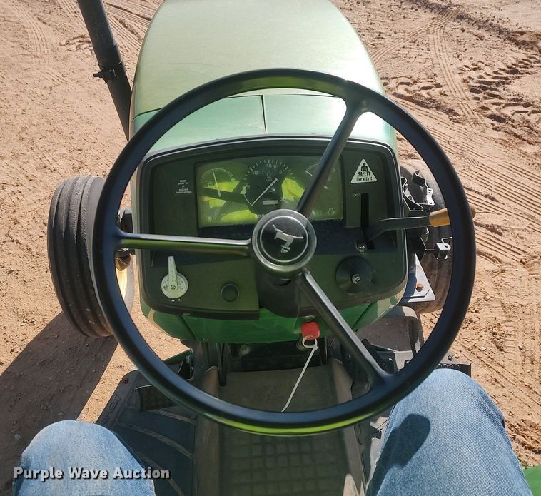 image for item MN9027 2002 John Deere 5220  tractor