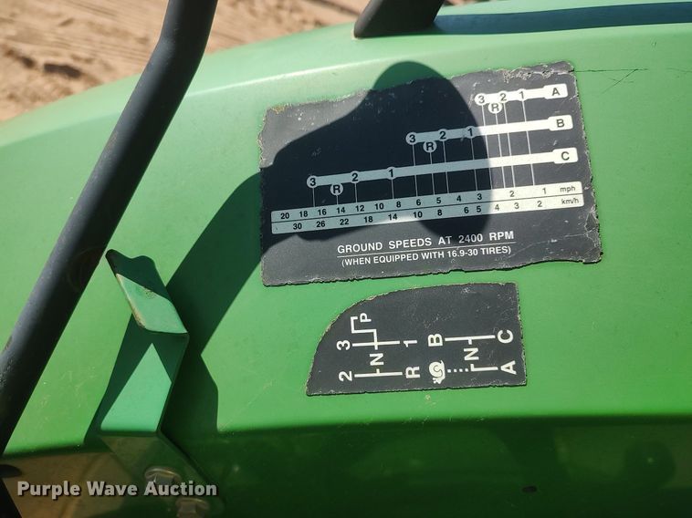 image for item MN9027 2002 John Deere 5220  tractor