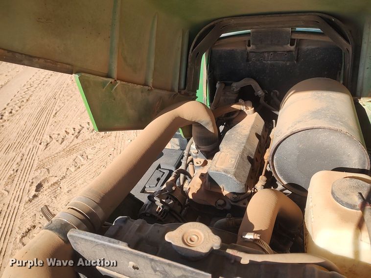 image for item MN9027 2002 John Deere 5220  tractor