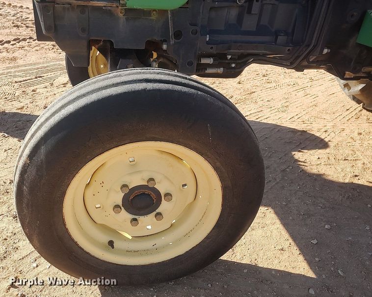 image for item MN9027 2002 John Deere 5220  tractor