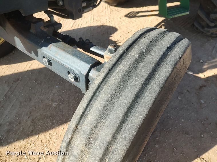 image for item MN9027 2002 John Deere 5220  tractor