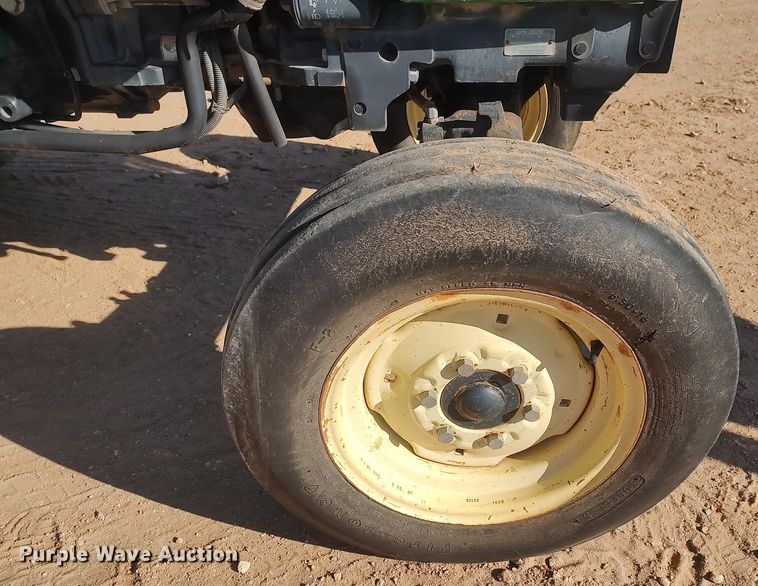 image for item MN9027 2002 John Deere 5220  tractor