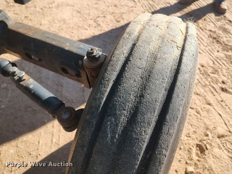 image for item MN9027 2002 John Deere 5220  tractor