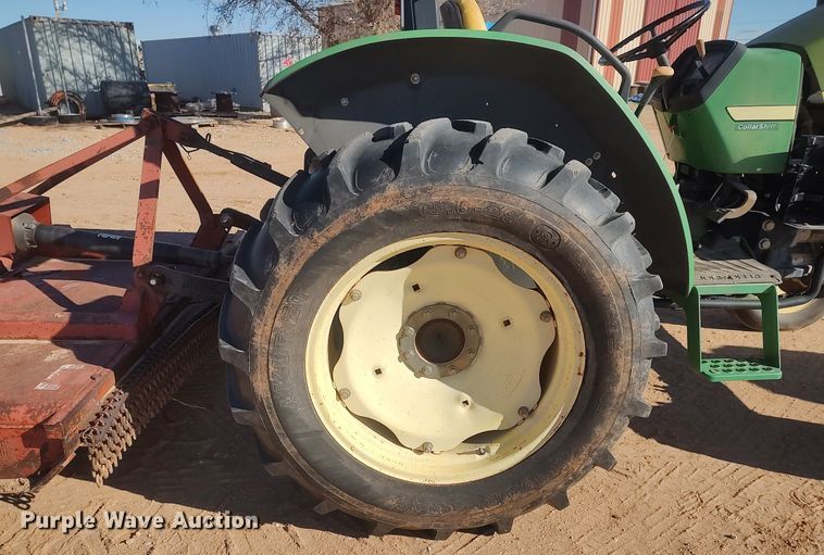 image for item MN9027 2002 John Deere 5220  tractor