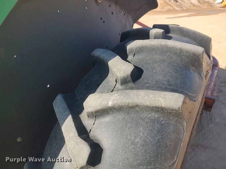 image for item MN9027 2002 John Deere 5220  tractor