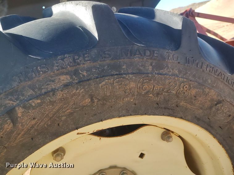 image for item MN9027 2002 John Deere 5220  tractor