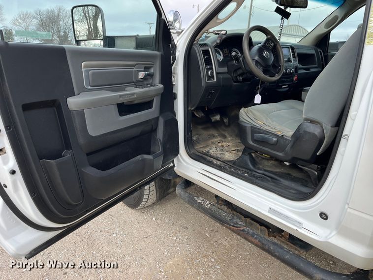 image for item MW9456 2016 Dodge Ram 5500HD  bucket truck