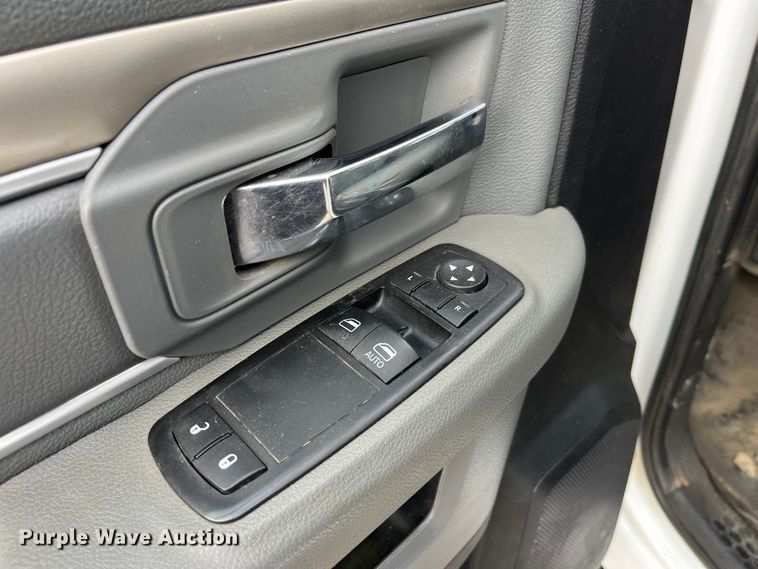 image for item MW9456 2016 Dodge Ram 5500HD  bucket truck