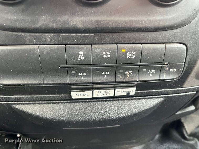 image for item MW9456 2016 Dodge Ram 5500HD  bucket truck