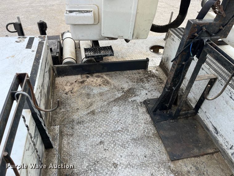 image for item MW9456 2016 Dodge Ram 5500HD  bucket truck