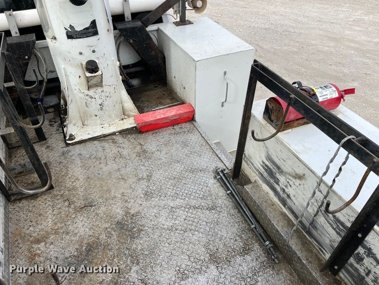 image for item MW9456 2016 Dodge Ram 5500HD  bucket truck