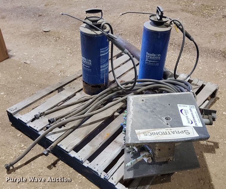 image for item DJ6139 (3) sprayers