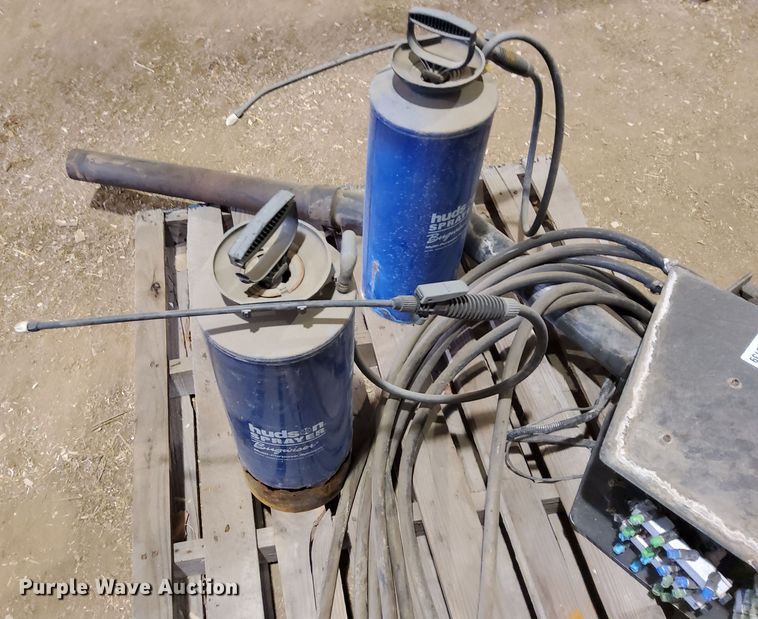 image for item DJ6139 (3) sprayers