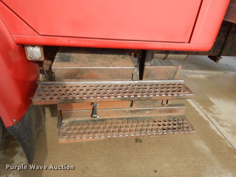 image for item DK7508 1998 International 4700  box truck