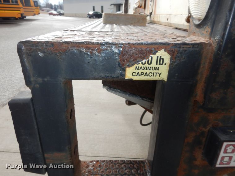 image for item DK7508 1998 International 4700  box truck