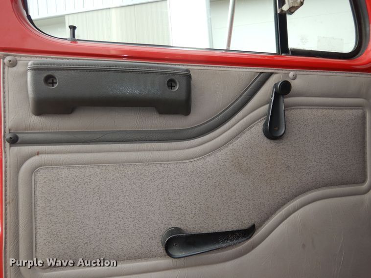 image for item DK7508 1998 International 4700  box truck