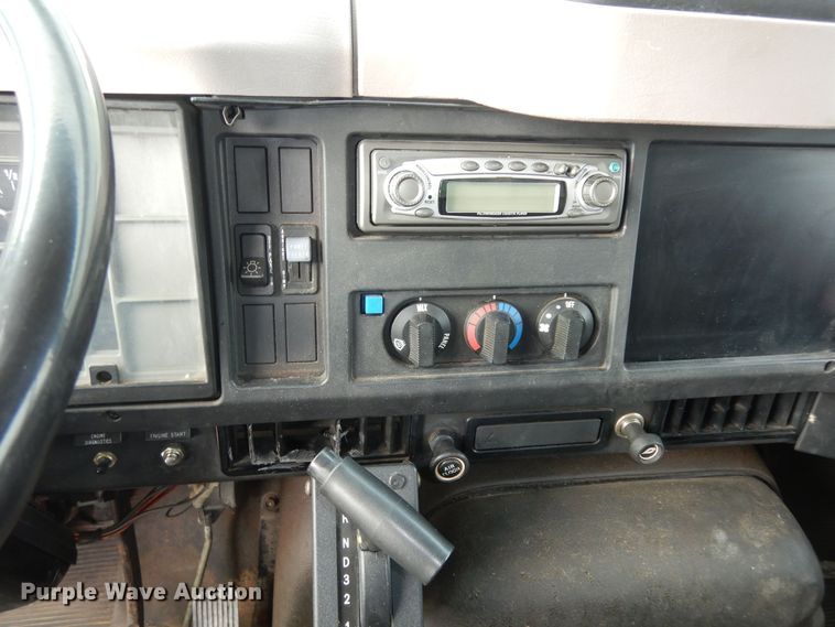 image for item DK7508 1998 International 4700  box truck