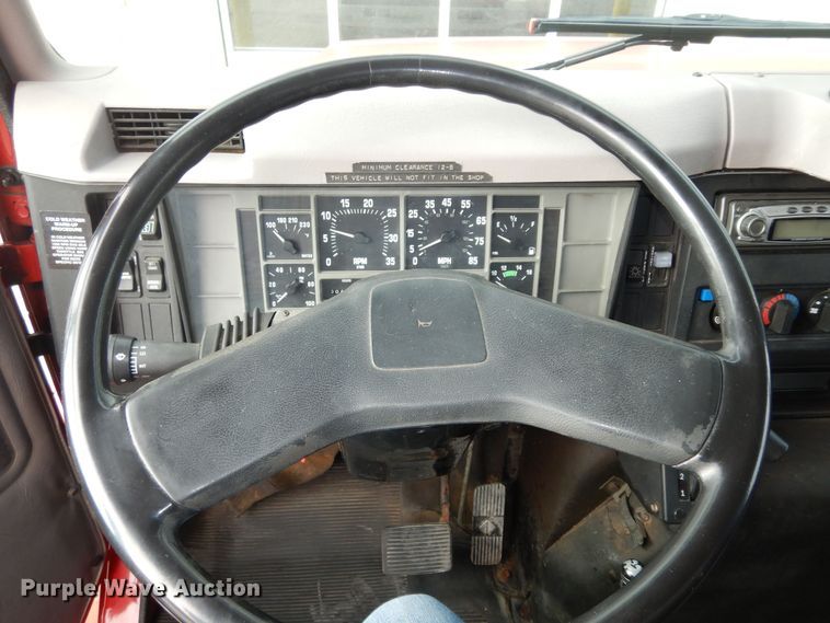 image for item DK7508 1998 International 4700  box truck