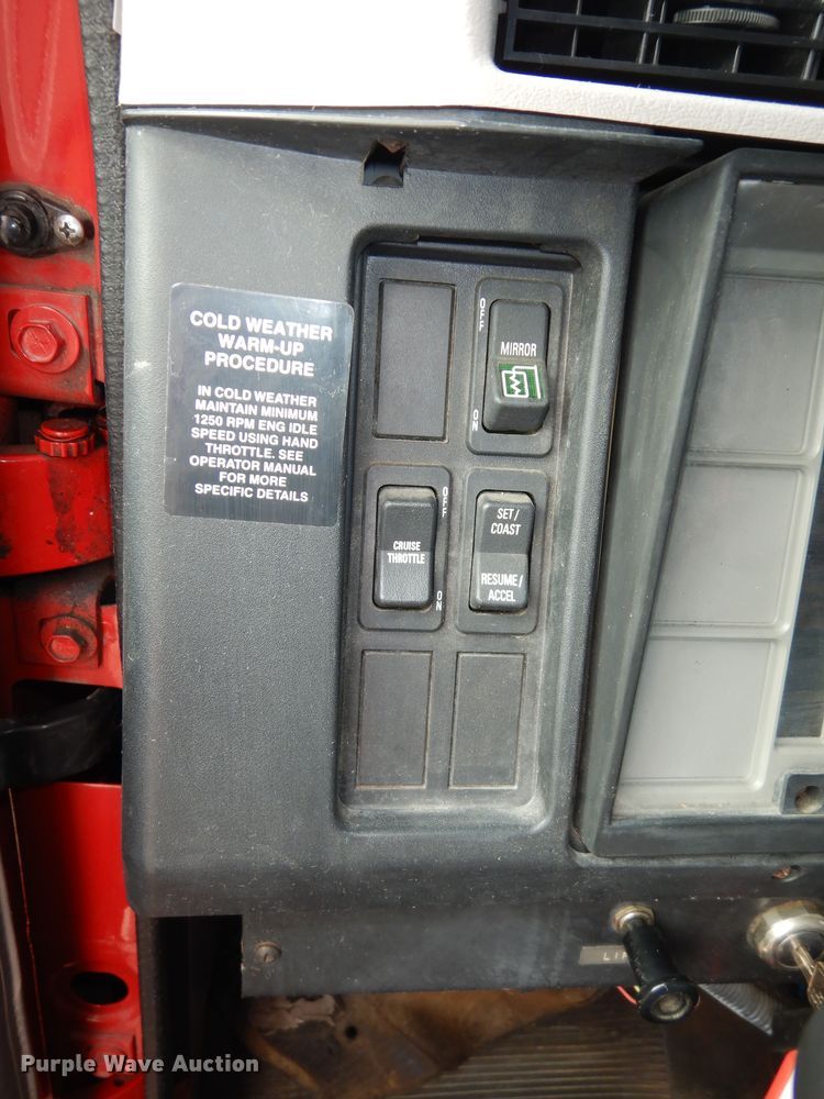 image for item DK7508 1998 International 4700  box truck