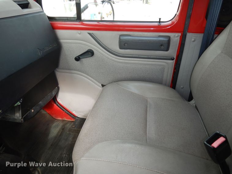 image for item DK7508 1998 International 4700  box truck