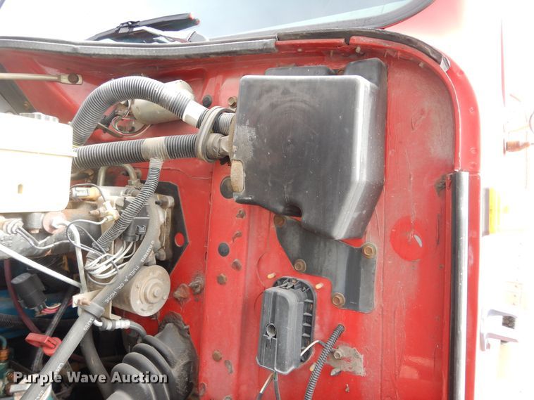 image for item DK7508 1998 International 4700  box truck