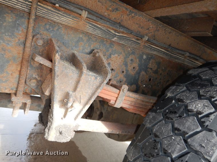 image for item DK7508 1998 International 4700  box truck